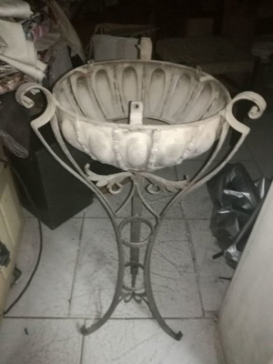 Dizer flower stand used, iron construction, height 85 cm, diameter 49