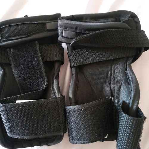 Protective gear for rollers like new