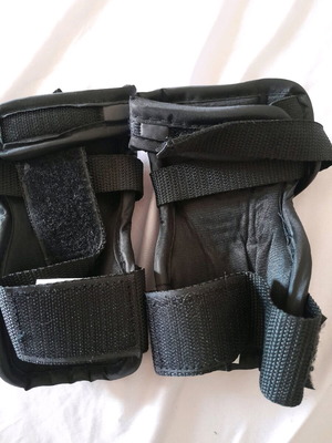 Protective gear for rollers like new