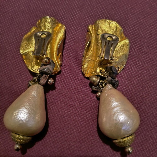 Vintage long clip-on earrings like new, impressive design