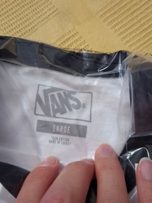 Vans t-shirt new, unisex, slightly cropped, sizes XS to L