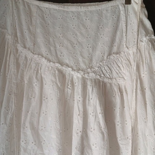 Women's white cotton skirt like new, broderie style