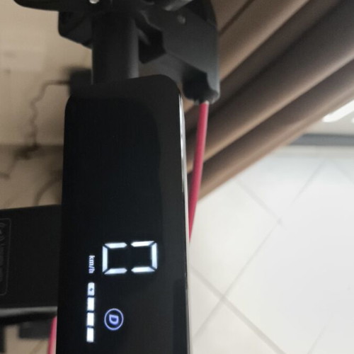 Navee S40 electric scooter like new with security chain
