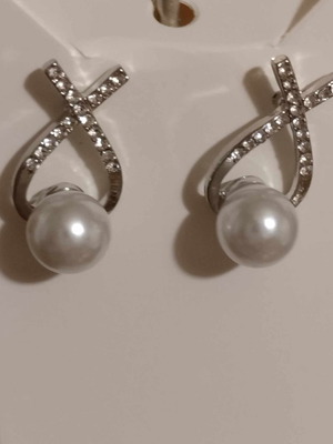 Elegant earrings new with faux pearls and strass silver color