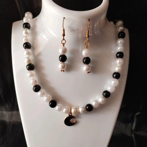 Handmade black-white beaded necklace and earings set.