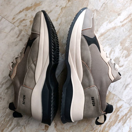 Seven women's sneakers size 39 like new, beige and black