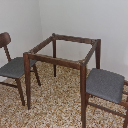 Lucille dining set gray/walnut with 4 Sammy chairs gray/walnut like new