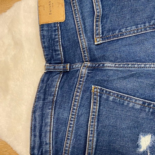 Bershka slim boyfriend jeans used, size 32, blue with rips