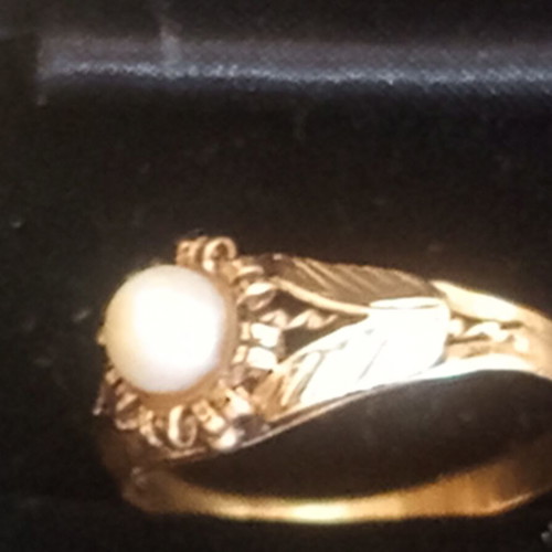 Gold 18k women's ring with pearl used, brand Apefthon