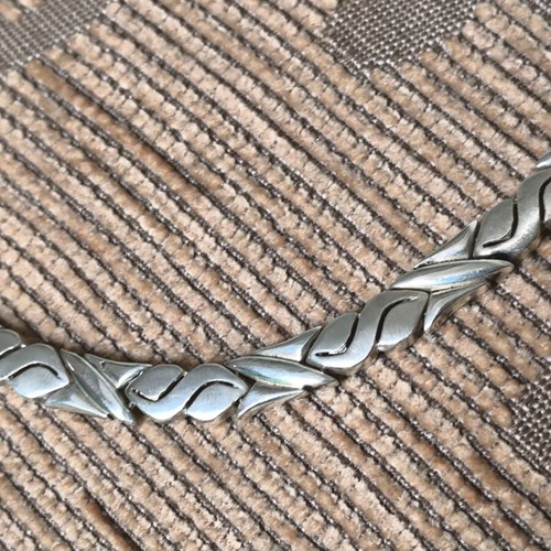 Silver necklace like new, 44 cm length