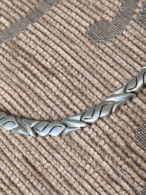 Silver necklace like new, 44 cm length