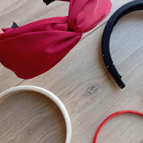Hairbands pack of 4 like new, beige and red