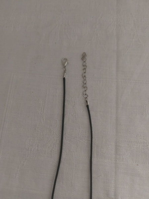 Κολιέ από δέρμα PU σαν καινούργιο, μαύρο και πράσινο, 45 εκ. + 5 εκ. επέκταση