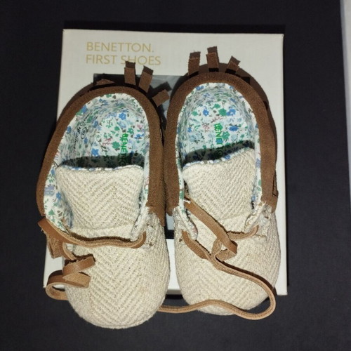 Benetton baby shoes new, unisex, size 18 with packaging