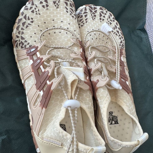 Bearefoot women's athletic shoes new, beige desert camo, size 38.5-39