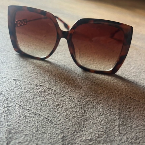 Tortoise sunglasses with gradient lens new, black and brown