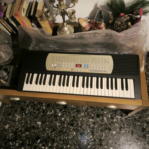 Yongmei YM-2100 synthesizer like new electronic keyboard