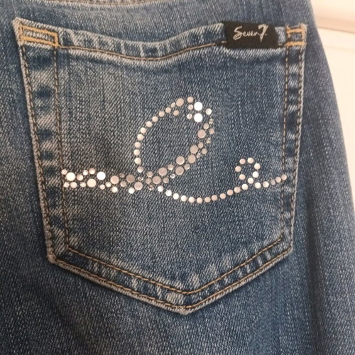 Jean Seven size 25 like new with subtle crystals on back pockets