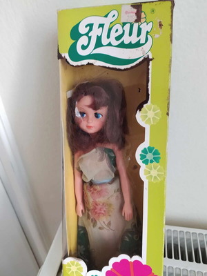 Sindy Fleur doll new, Dutch, in original box