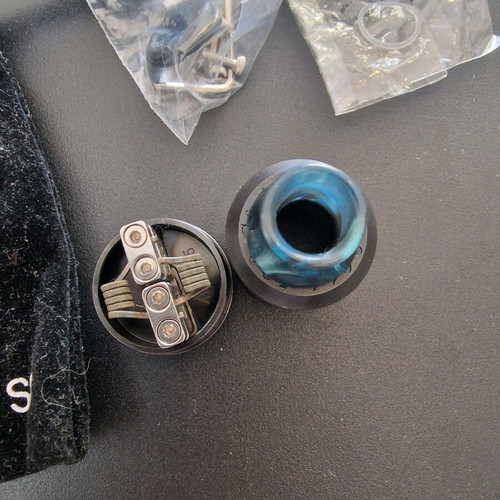Goon V1 Dripper vape like new with box and accessories