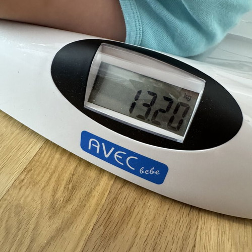AVEC bébé electronic baby scale like new with music function
