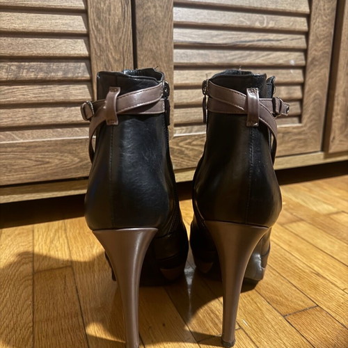 Leather ankle boots like new, 12 cm high heels with two-tone design