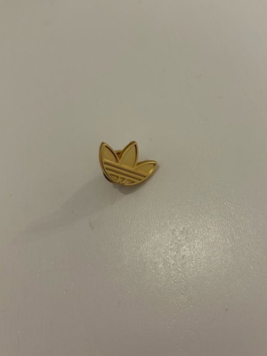Adidas Pin χρυσή καρφίτσα καινούργιο