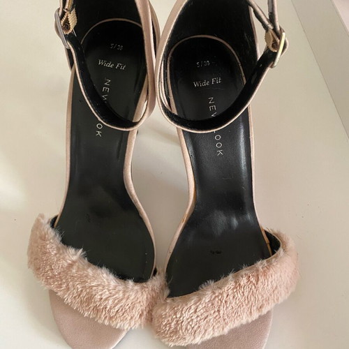 Heeled sandals used, baby pink with fur details, size 38