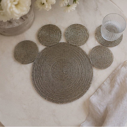 Set of placemat and 6 coasters with beads like new, luxury table decor