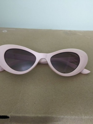Cateye sunglasses used, girls, pink pastel, Mango brand