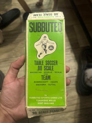Ομάδα Subbuteo HW Ref. 89 μεταχειρισμένη με φθορές στο κουτί και κολλημένο παίκτη