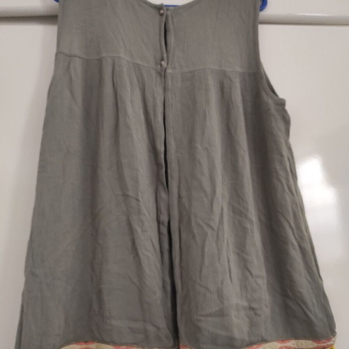 Please women's Italian blouse size M like new, green
