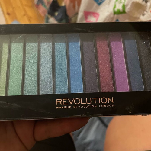 Makeup Revolution eyeshadow palette like new