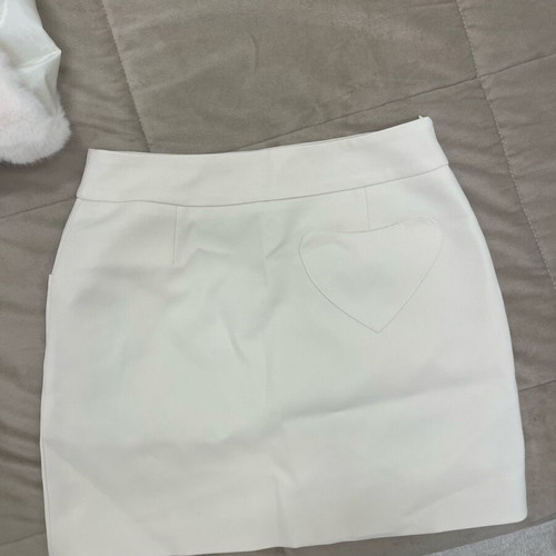 Ecru set new with skirt, top and detachable fur