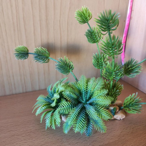 Artificial aquarium plant like new, 14 cm tall with base