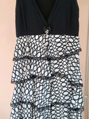 Sleeveless dress with narrow ruffles and lace edges size S like new, black and white