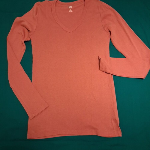 GAP women's long sleeve shirt like new, pink, size M