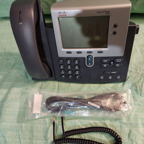 Cisco 7940 IP Phone used, missing power adapter, screen with marks