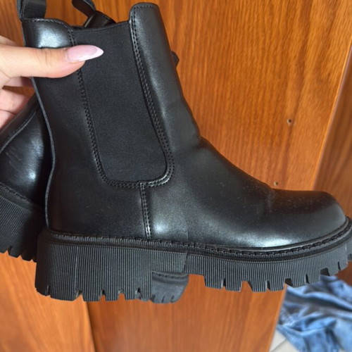 Boots black leather new