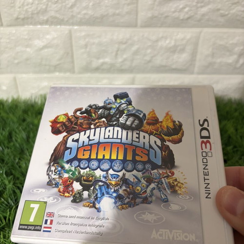 Skylanders Giants Nintendo 3DS game used, complete