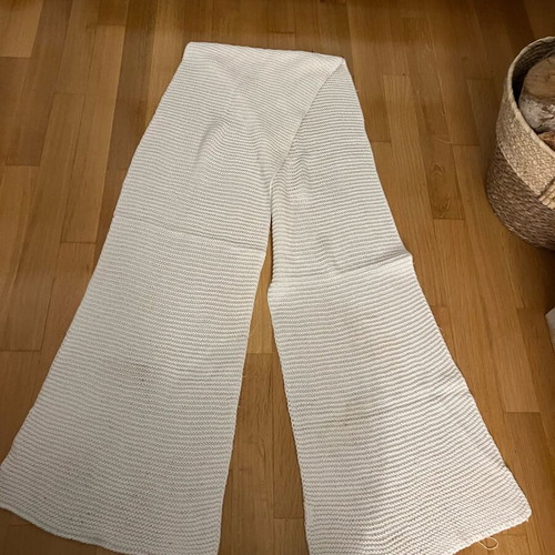 Knitted scarf like new, white