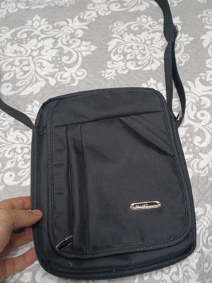 Must black crossbody bag like new 30×24×7 cm