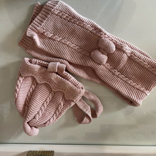 Children's hat and scarf set girl 9-12 months like new