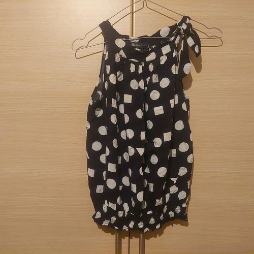 Vintage top black with white geometric shapes used, S/M