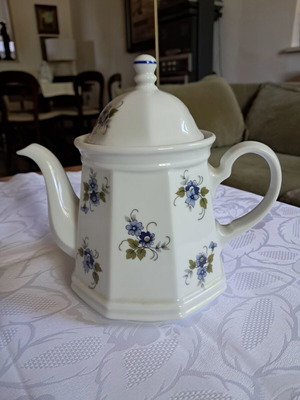 Porcelain Kanata from Germany like new, vintage design