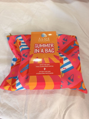 Sunscreen and after sun set with gift bag, new