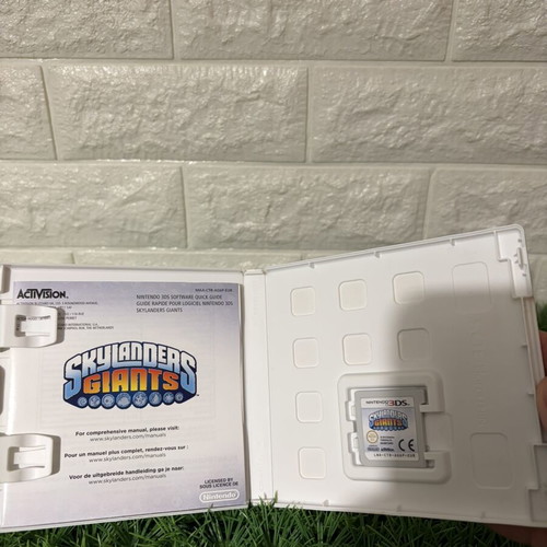 Skylanders Giants Nintendo 3DS game used, complete