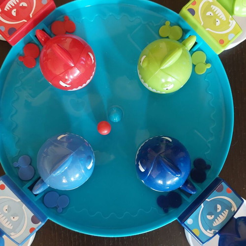 Pickabola Pirana game by Imaginarium like new