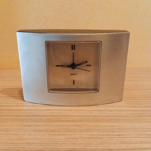 Modern Quartz Table Clock with Silver Curved Frame like new
