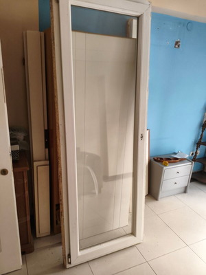 Μπαλκονόπορτα PVC με διπλό τζάμι, 218 x 80 εκ., ανοιγόμενη και ανακλινόμενη